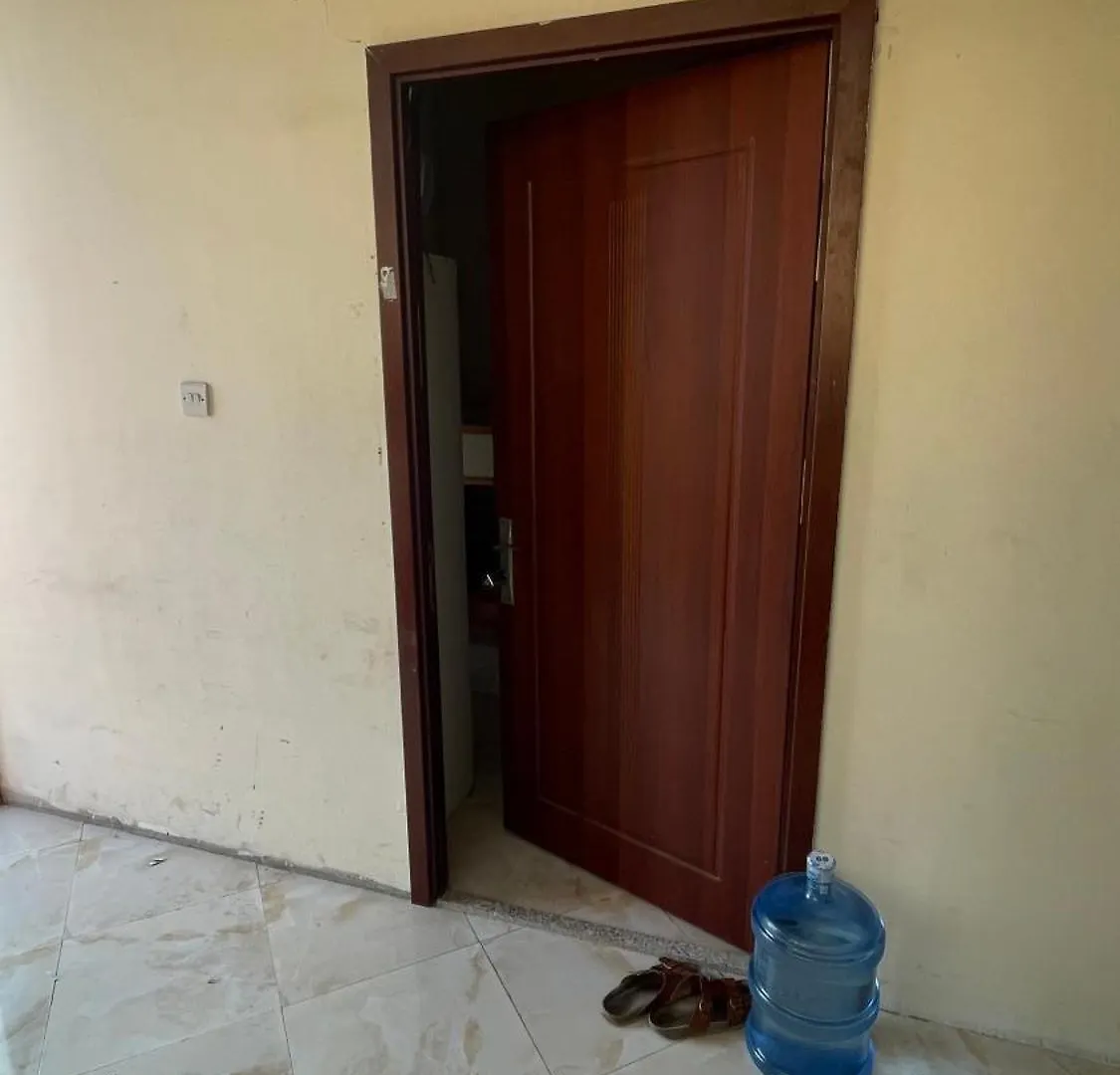 Nice Shared Studio Next To Auh Airport Males Abú Dhabí 0*,